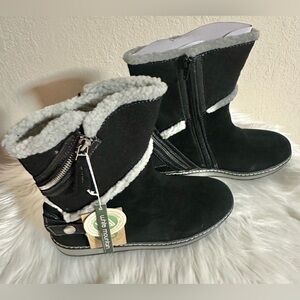 White Mountain Black Leather Boots